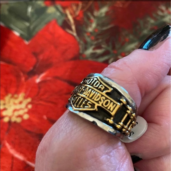 HD Mens Gold Rings - Picture 2 of 3